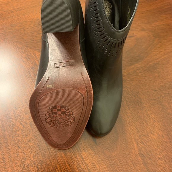 NEW black Vince Camuto Booties 8.5 - Picture 2 of 4